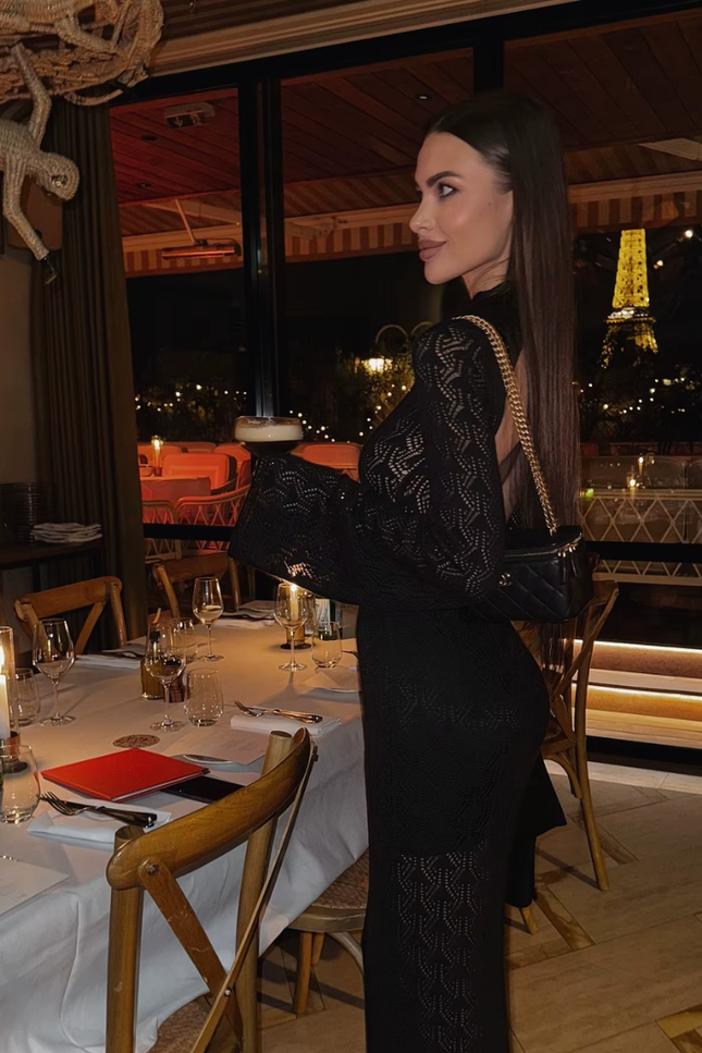 See-through long bell sleeve backless jurk