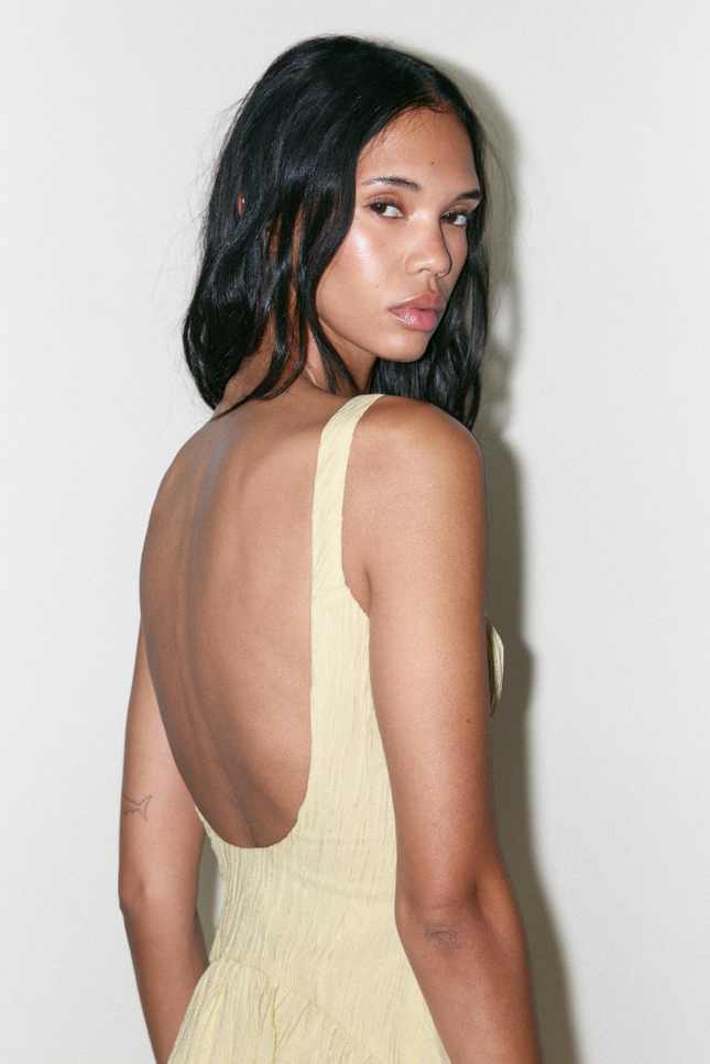 Gele slip model ruffle stijl jurk